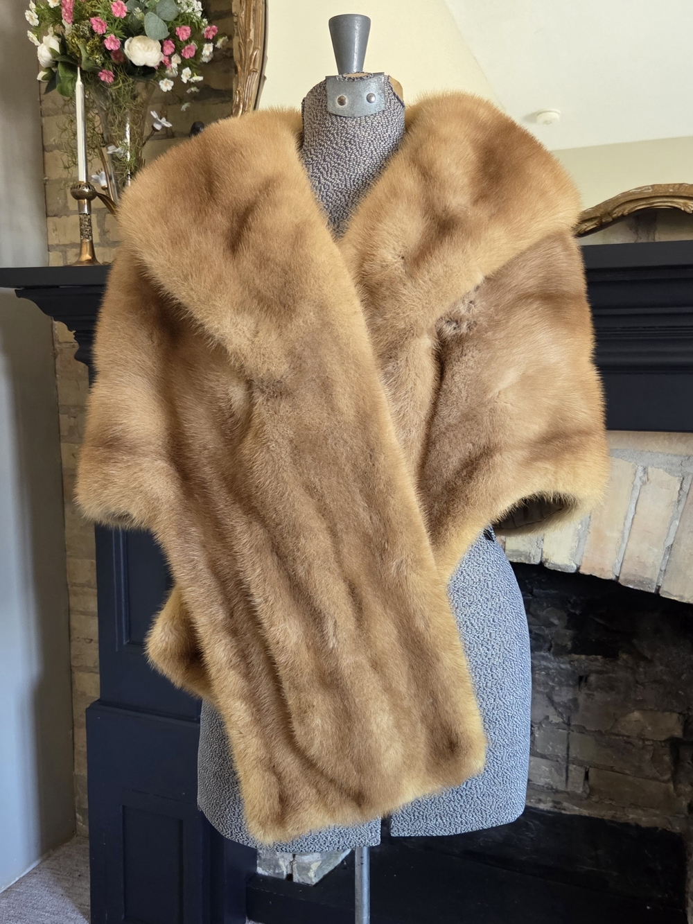 Vintage Luxurious Blonde Fur Stole Wrap - Women's Coat Accessory